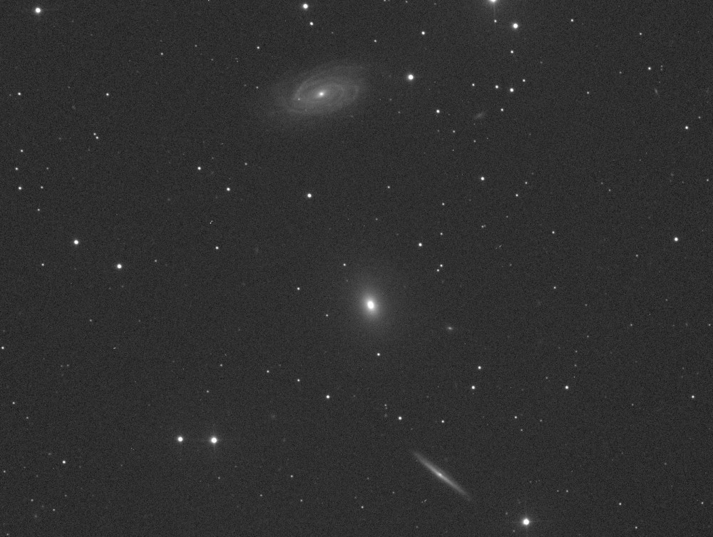 00001 klatka_2016-03-17_05-42-58_CV_2x2_0300s_NGC 5982 5985 5981.jpg