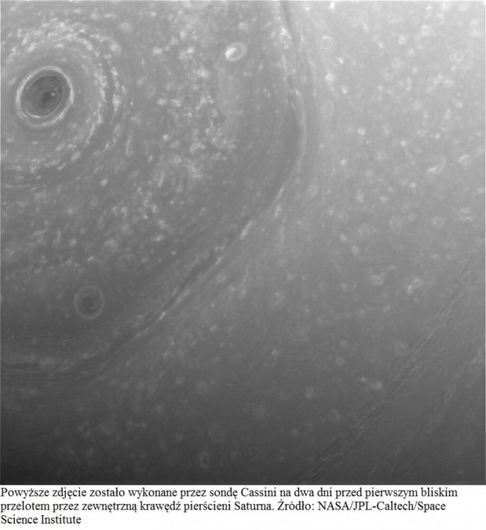 Cassini przesyła pierwsze zdjęcia z nowej orbity.jpg