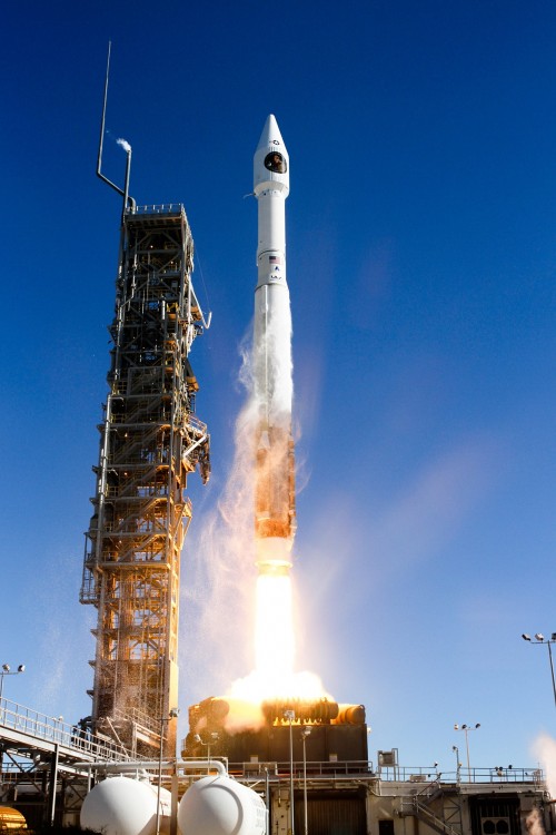 Atlas V wysyła na orbitę tajny ładunek NROL-79.jpg