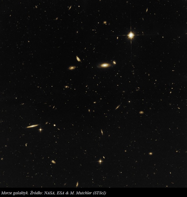 Hubble obserwuje morze galaktyk kątem oka.jpg