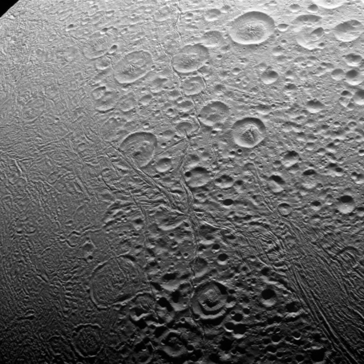 Północny biegun Enceladusa.jpg