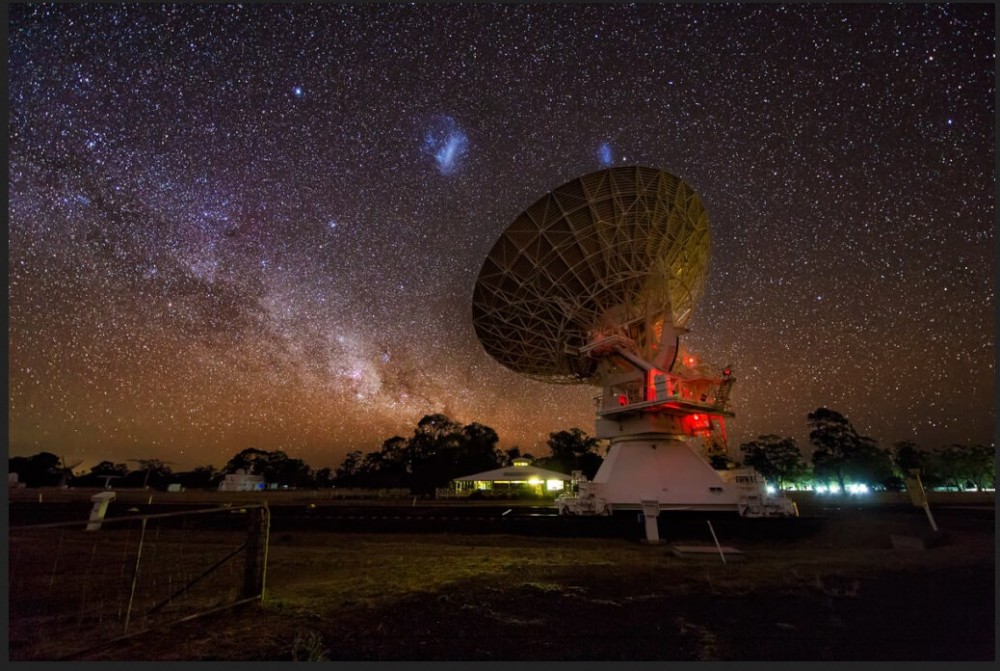 Astronomowie badają magnetyczny most łączący dwie najbliższe nam galaktyki.jpg