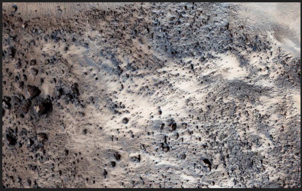 Marsjańskie osuwisko w Simud Valles.jpg