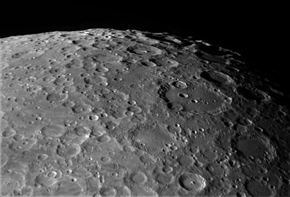 kratery.jpg.f696436104df10b07ff7d9f0b39a797f.jpg