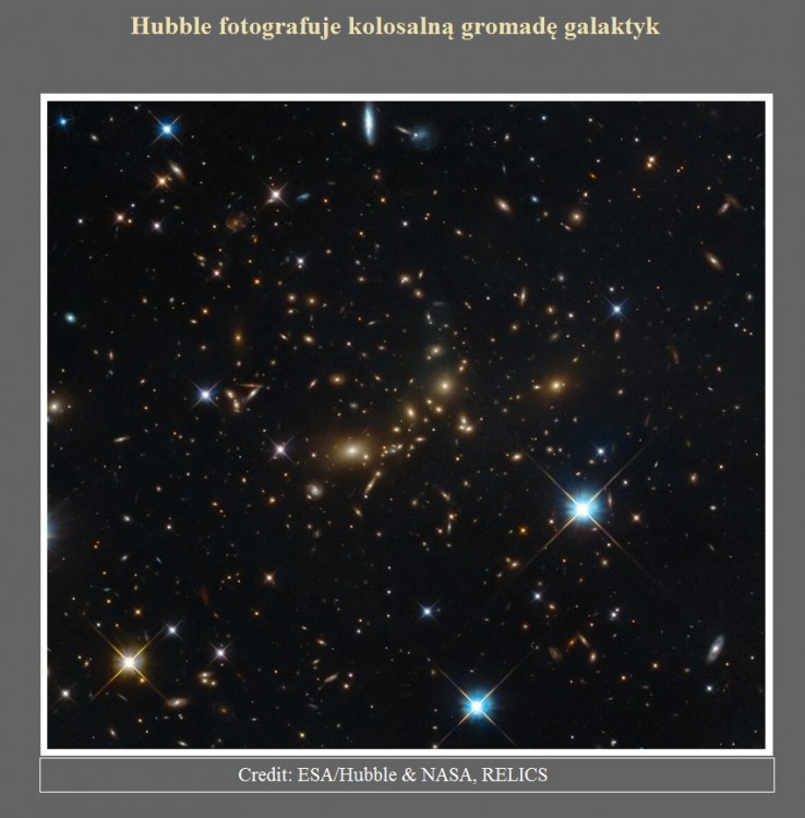 Hubble fotografuje kolosalną gromadę galaktyk.jpg
