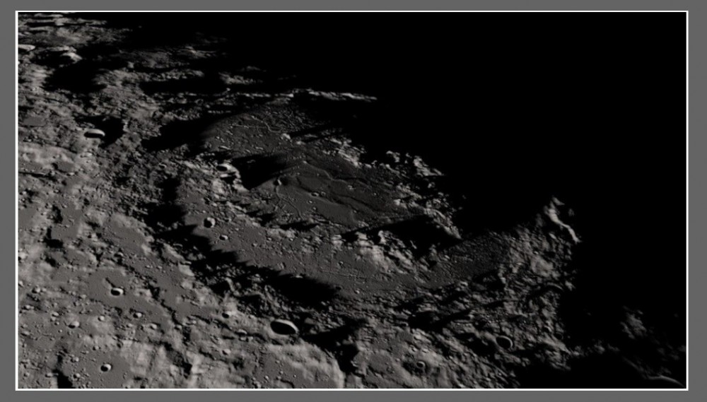 Księżyc okiem LRO na 60. rocznicę powstania NASA (fullscreen)2.jpg