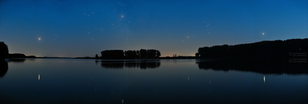 2018-08-01_Evening_planets_panorama_Goplo_lake_web_a.jpg