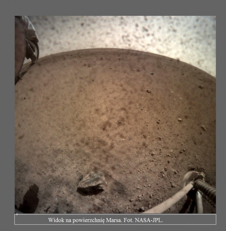 Nowe fotki prosto z Marsa. Sonda InSight patrzy na piaskownicę i niebo2.jpg