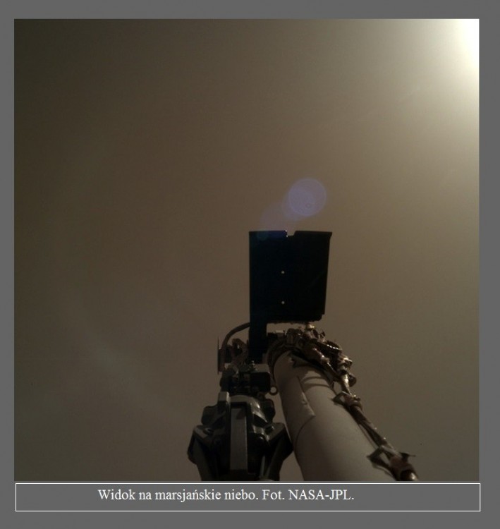 Nowe fotki prosto z Marsa. Sonda InSight patrzy na piaskownicę i niebo3.jpg