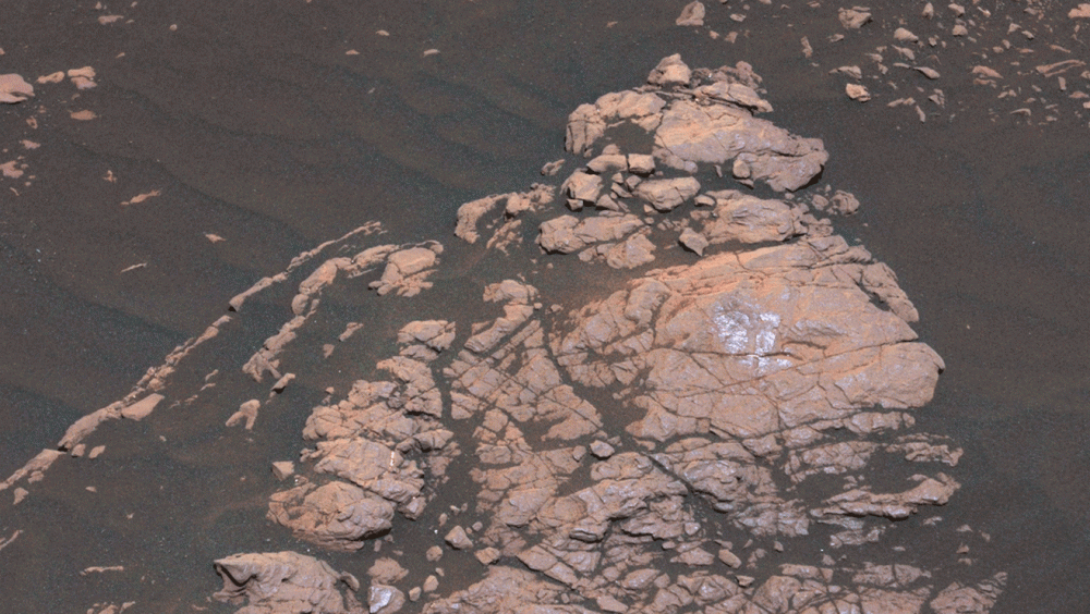 Łazik Curiosity wykonuje pierwsze odwierty w regionie Clay-Bearing Unit10.gif