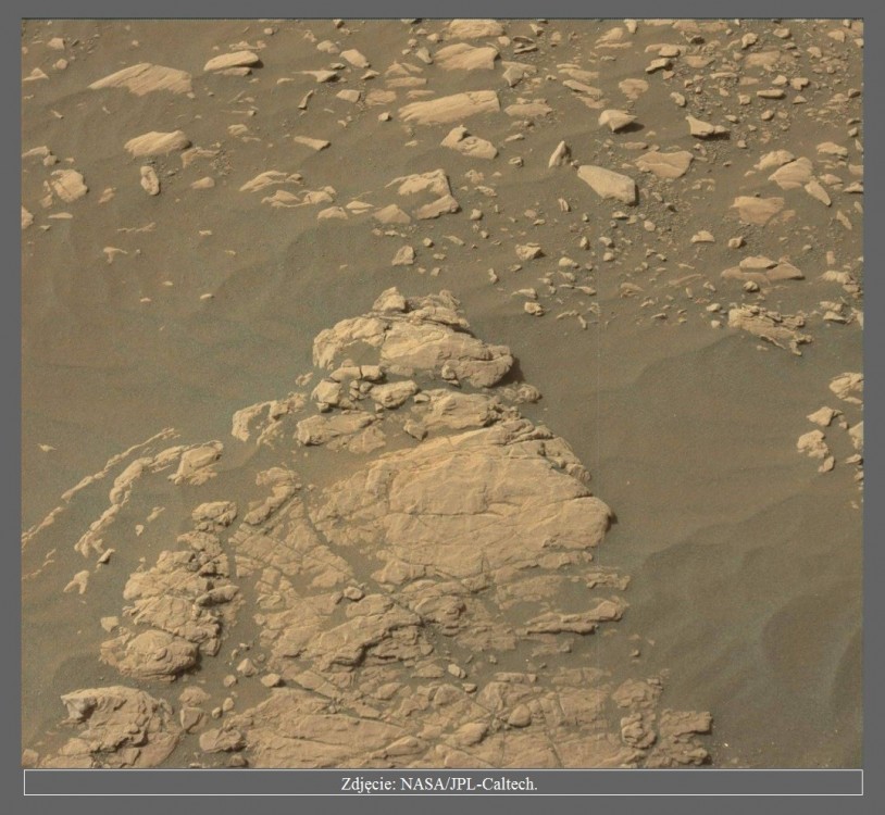 Łazik Curiosity wykonuje pierwsze odwierty w regionie Clay-Bearing Unit9.jpg