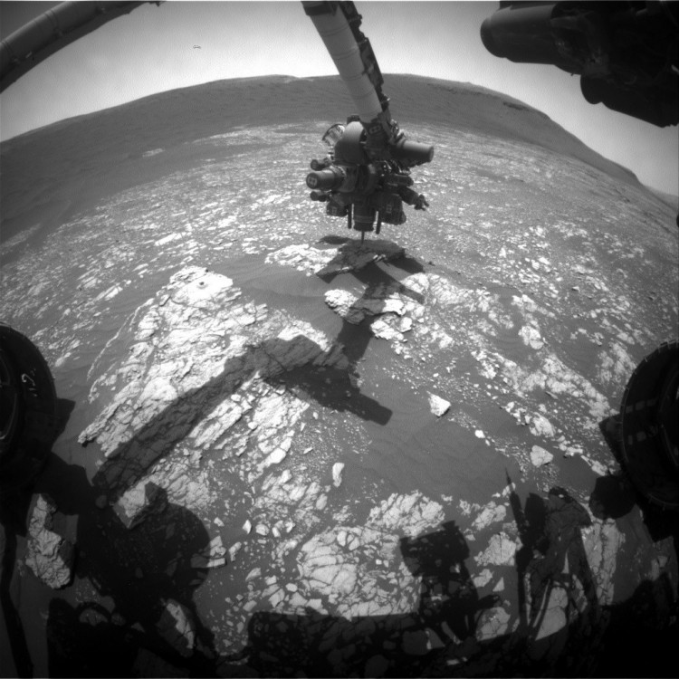 Łazik Curiosity wykonuje pierwsze odwierty w regionie Clay-Bearing Unit11.jpg