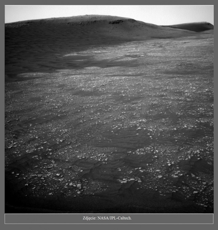 Łazik Curiosity wykonuje pierwsze odwierty w regionie Clay-Bearing Unit8.jpg