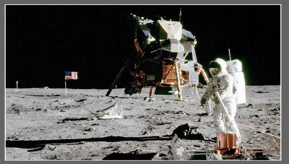 NASA pierwszy raz w historii pokazała widok na Księżyc z okna Neila Armstronga2.jpg