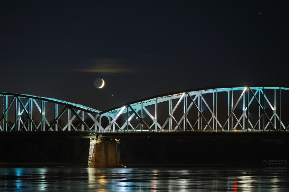 2019-10-31_Moon-Jupiter_Vistula bridge.jpg
