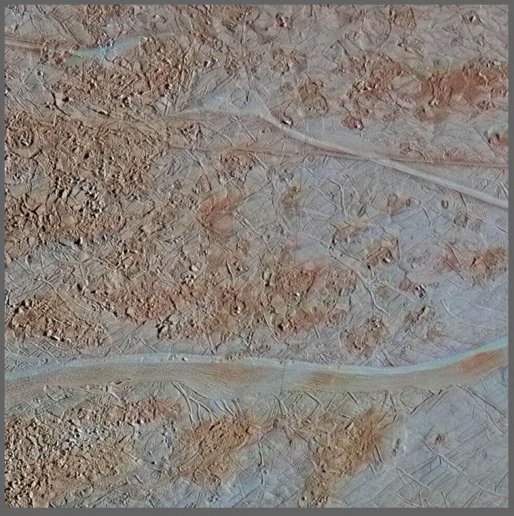 Naukowcy opublikowali podrasowane zdjęcia powierzchni Europy3.jpg