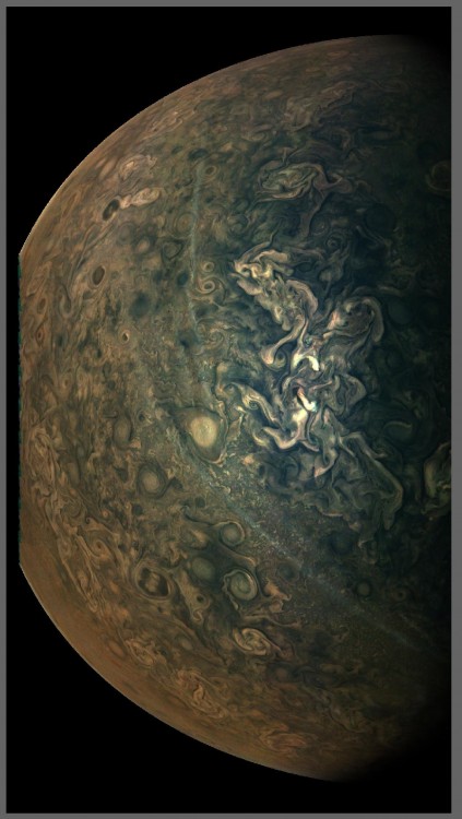 Naukowcy nie potrafią wyjaśnić, co widzą na nowym zdjęciu Jowisza2.jpg