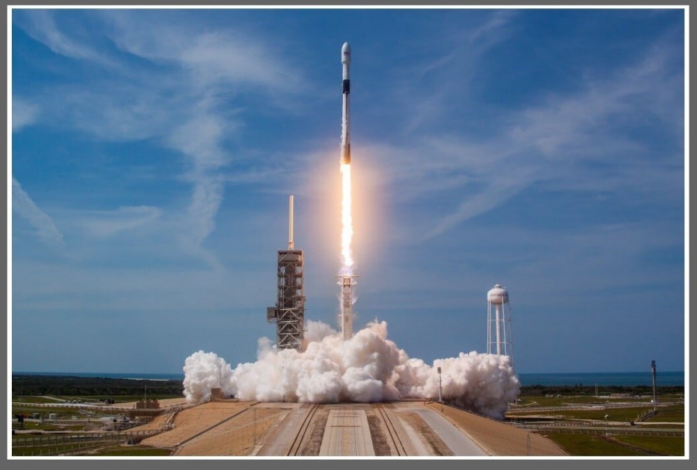 I poleciał SpaceX jako pierwsza firma wynosi astronautów w przestrzeń kosmiczną2.jpg