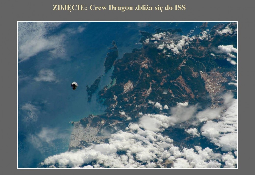 ZDJĘCIE Crew Dragon zbliża się do ISS.jpg