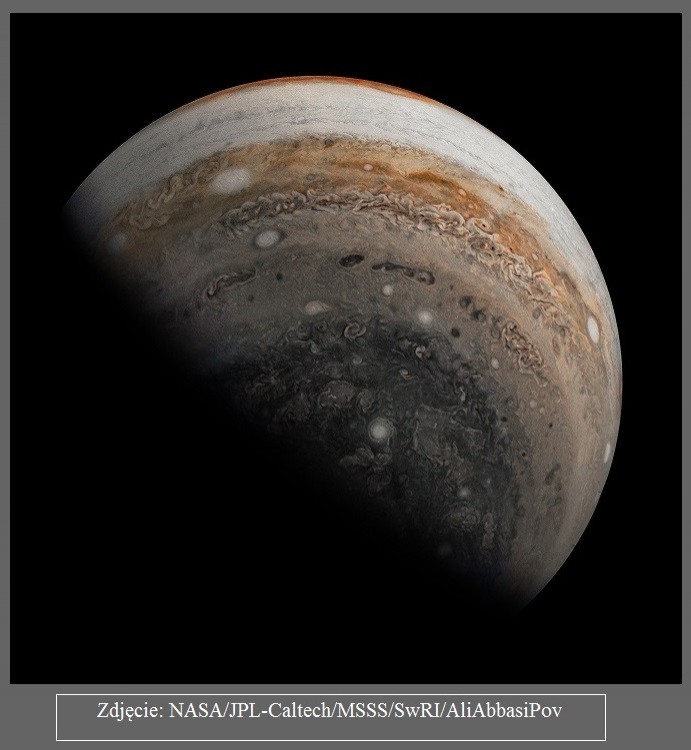 Sonda Juno obiegła już 27 razy Jowisza [ZDJĘCIA]8.jpg