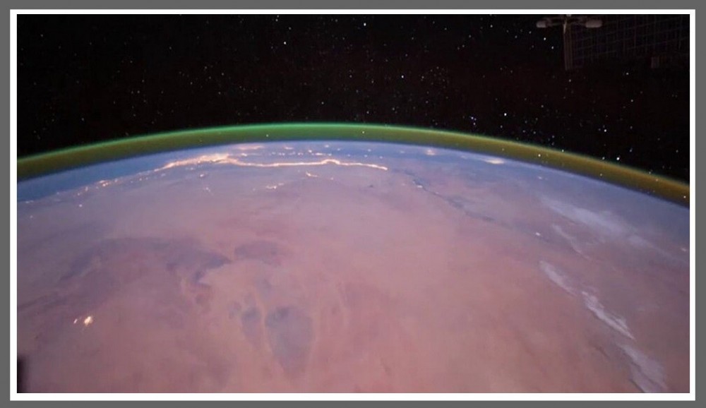 Mars wcale nie jest taki czerwony. Planeta świeci w kolorze zielonym2.jpg