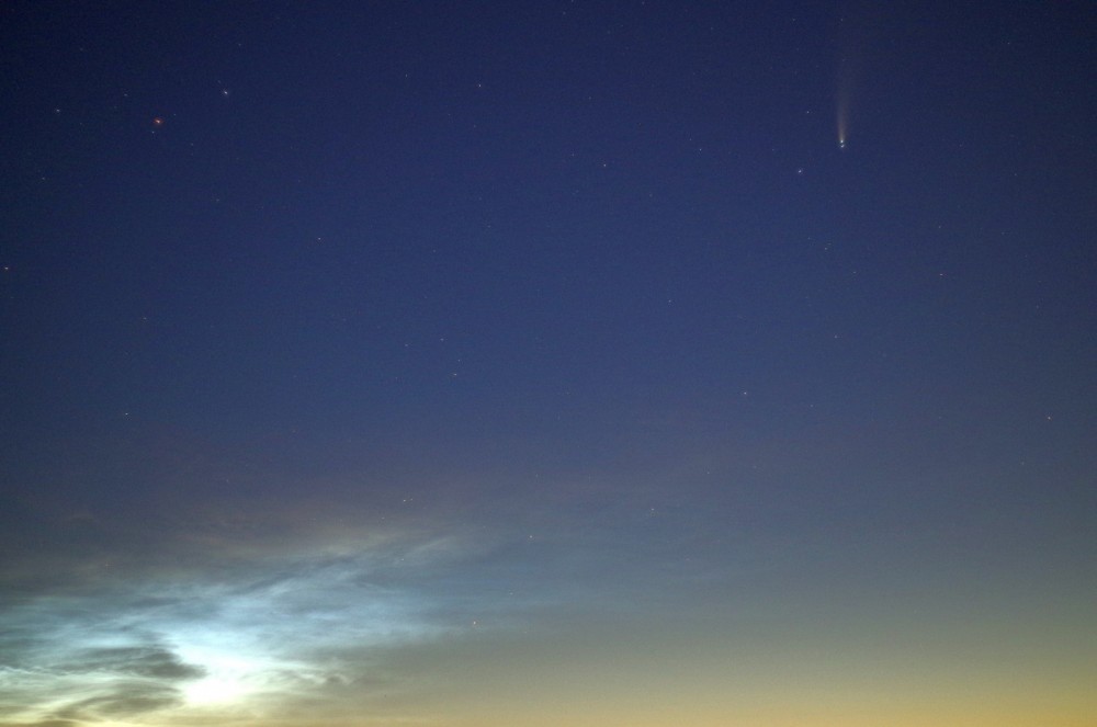 obłoki sprebrzyste i kometa08.jpg
