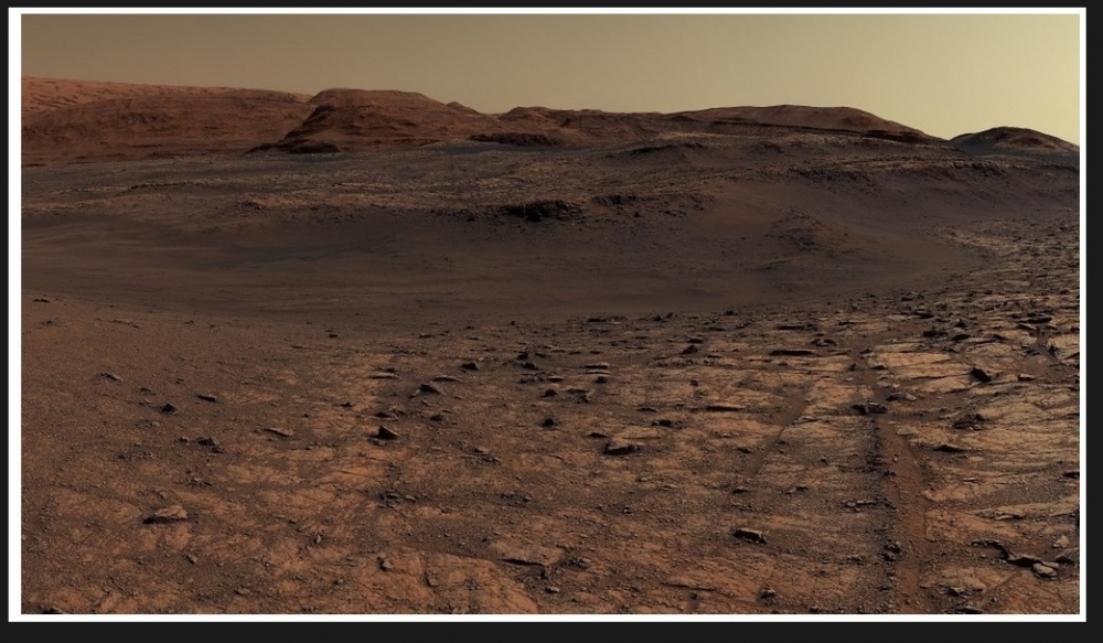 Koniecznie zobaczcie tę przepiękną panoramę marsjańskich gór wykonaną przez łazika Curiosity2.jpg
