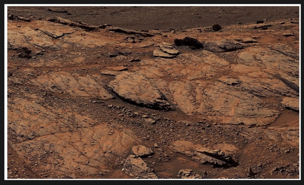 Koniecznie zobaczcie tę przepiękną panoramę marsjańskich gór wykonaną przez łazika Curiosity3.jpg