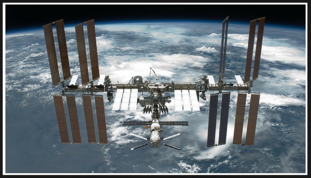 Astronauci godzinami montują instalacje pod nowe panele solarne na ISS2.jpg