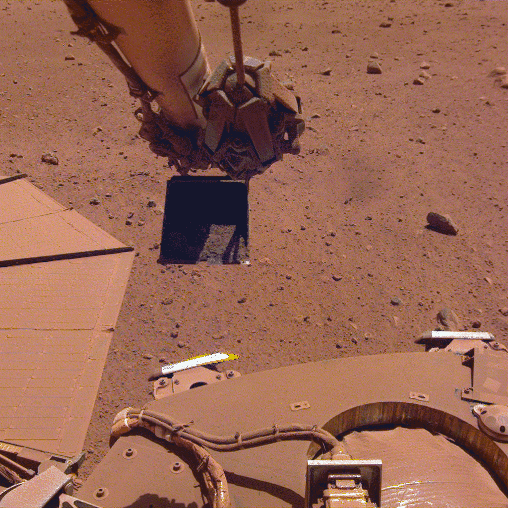 Sonda InSight walczy z kurzem na panelach słonecznych, wykrywa kolejne duże wstrząsy Marsa5.gif