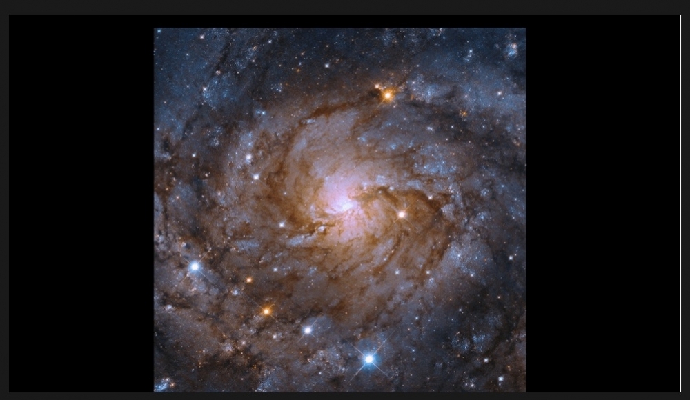 Hubble obserwuje galaktykę spiralną IC 342. Schowała się za Drogą Mleczną2.jpg